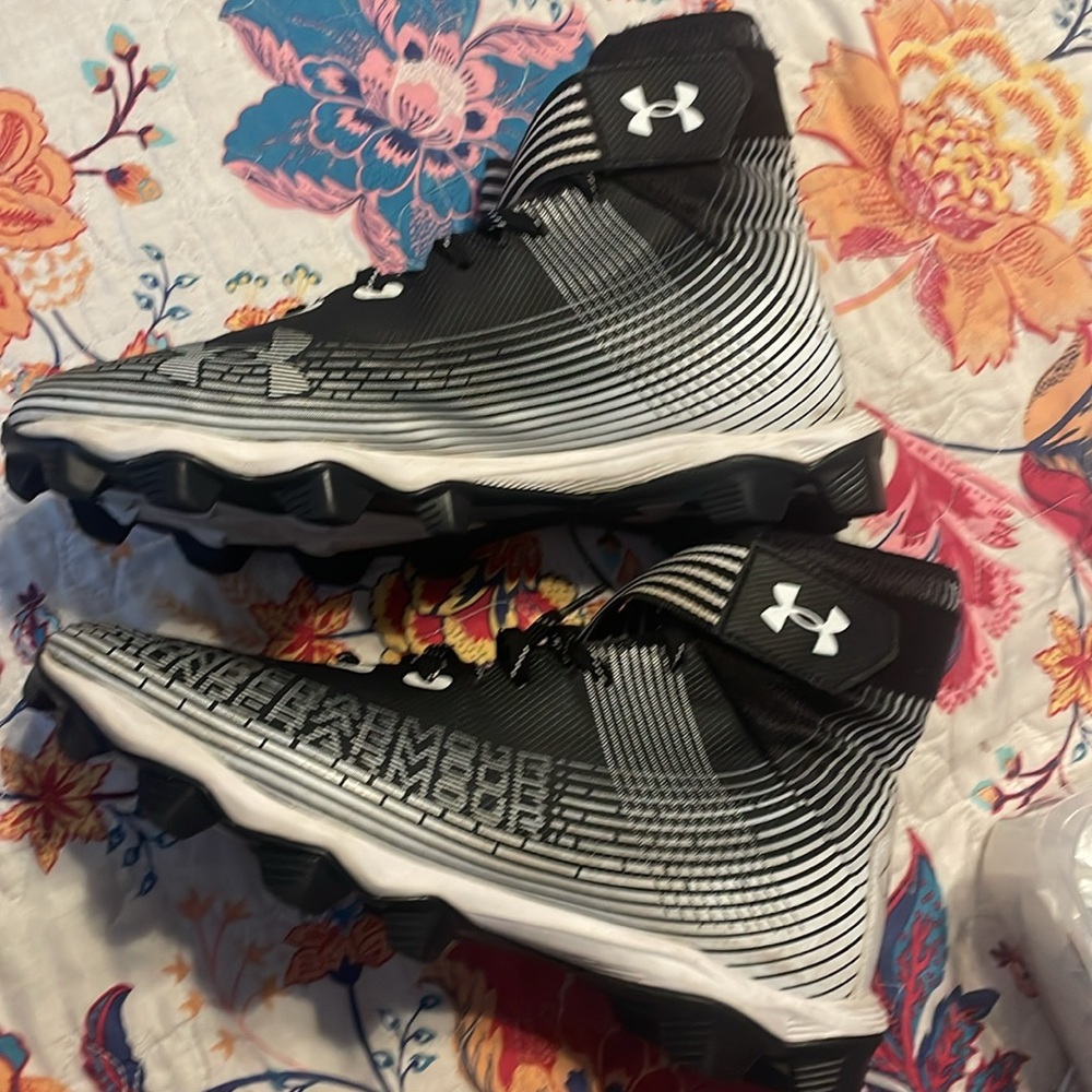 Under armor men’s football cleats 10